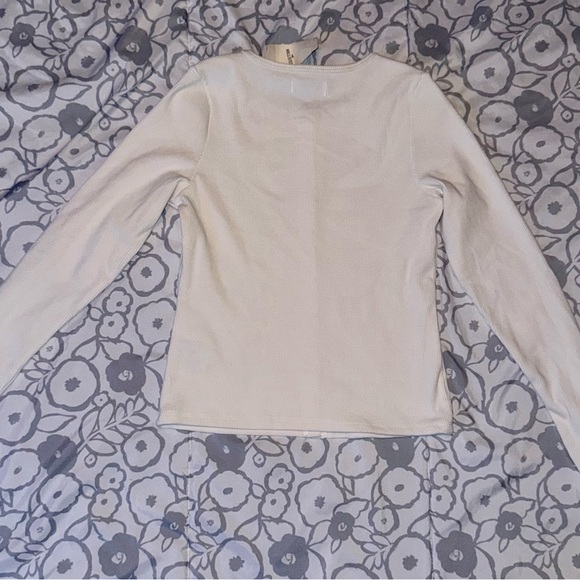 Women’s Hollister Cream Full Botton Down Sweater Long Sleeve Top XS Bonus Vans T - Picture 3 of 5